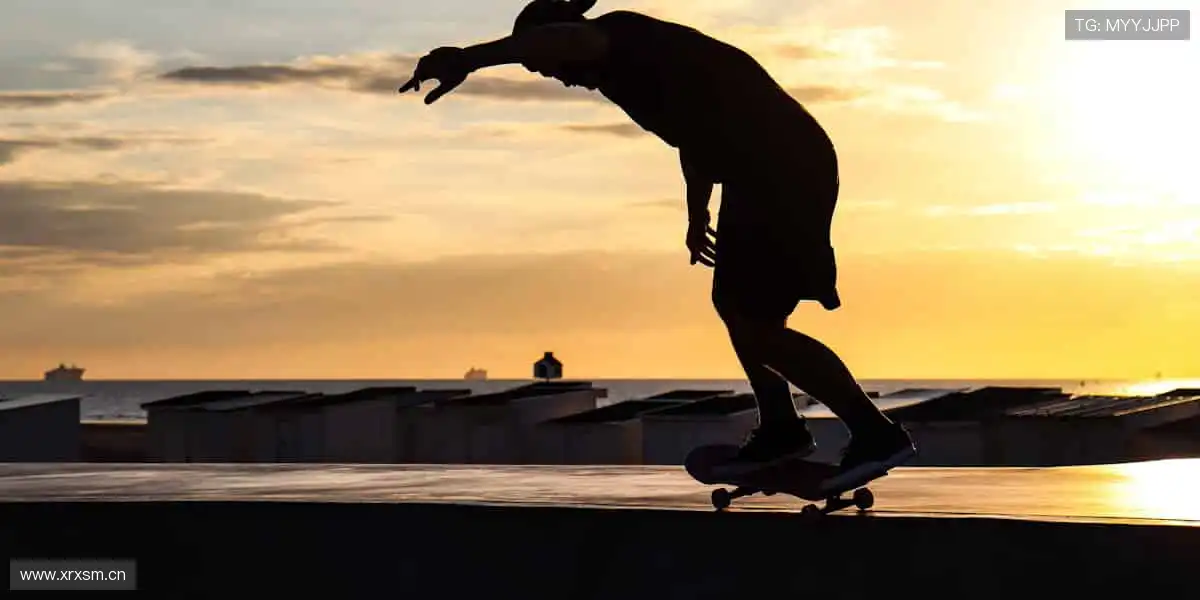 🎁 周边好物，把热爱穿在身上、握在手里！👕